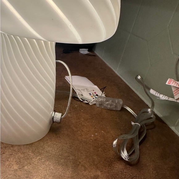 Icy White Swirled Glass Mushroom Lamp Home Decor - Picture 7 of 7